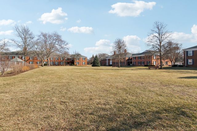 530 Devonshire Lane 13, Crystal Lake, IL 60014