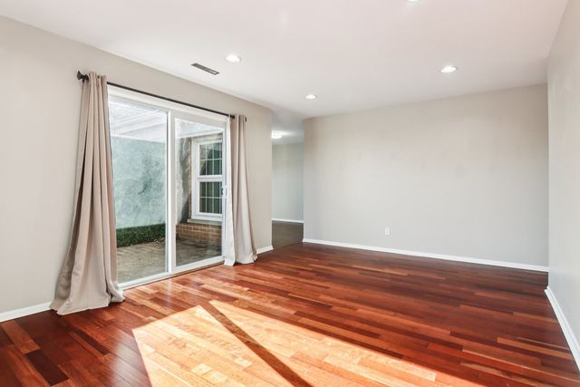 530 Devonshire Lane 13, Crystal Lake, IL 60014