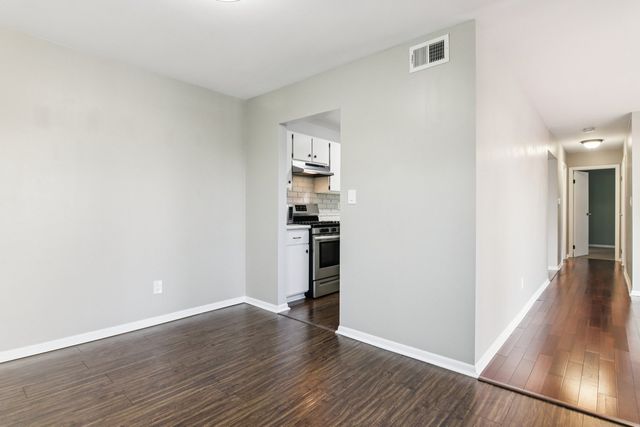 530 Devonshire Lane 13, Crystal Lake, IL 60014