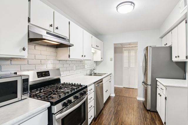 530 Devonshire Lane 13, Crystal Lake, IL 60014