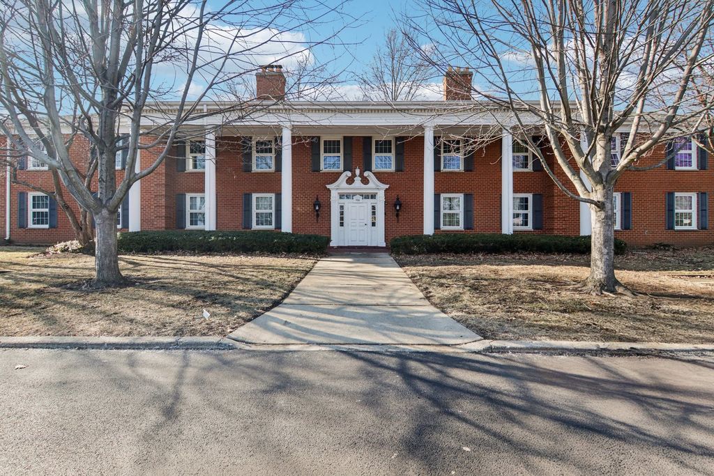 530 Devonshire Lane 13, Crystal Lake, IL 60014