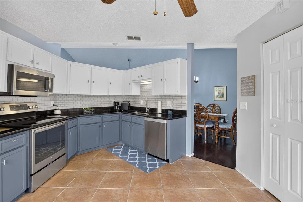 Image 15 of property listing at 15112 ROUNDUP DRIVE, Tampa, FL 33624