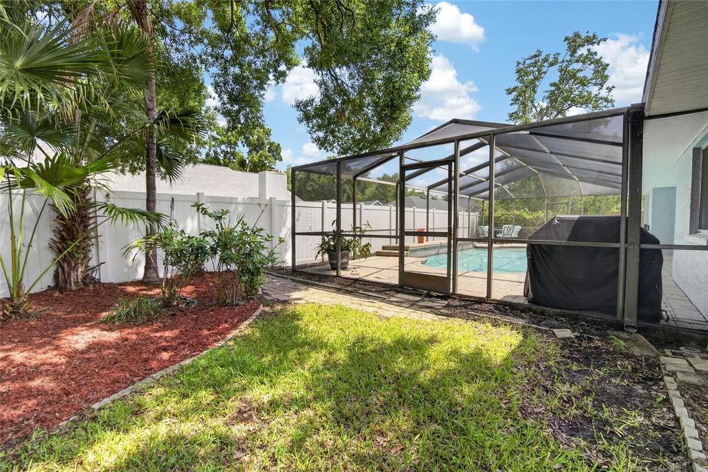 Image 34 of property listing at 15112 ROUNDUP DRIVE, Tampa, FL 33624