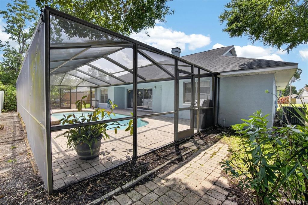 Image 35 of property listing at 15112 ROUNDUP DRIVE, Tampa, FL 33624