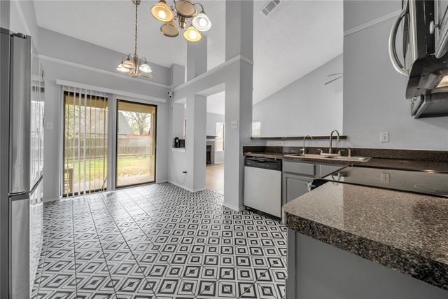 6003 Ivy Glen Drive, Arlington, TX 76017