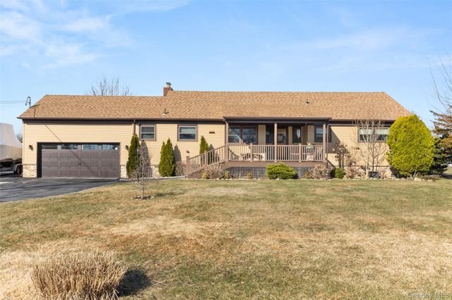 7 Montgomery Lane, Bay Shore, NY 11706