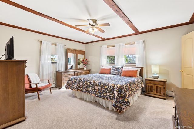 7 Montgomery Lane, Bay Shore, NY 11706