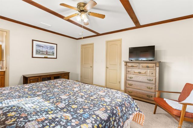 7 Montgomery Lane, Bay Shore, NY 11706