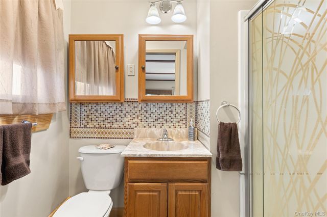 7 Montgomery Lane, Bay Shore, NY 11706