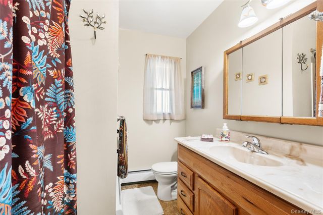 7 Montgomery Lane, Bay Shore, NY 11706