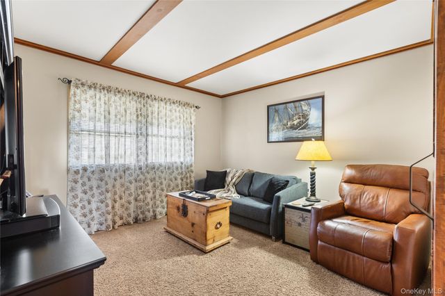 7 Montgomery Lane, Bay Shore, NY 11706