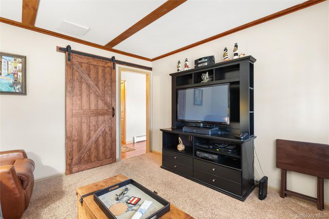 7 Montgomery Lane, Bay Shore, NY 11706