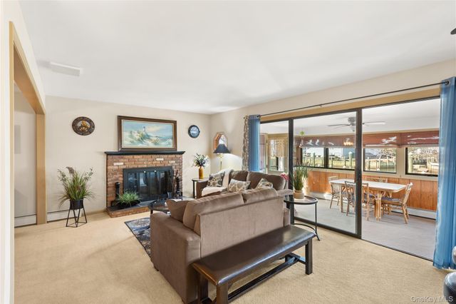 7 Montgomery Lane, Bay Shore, NY 11706