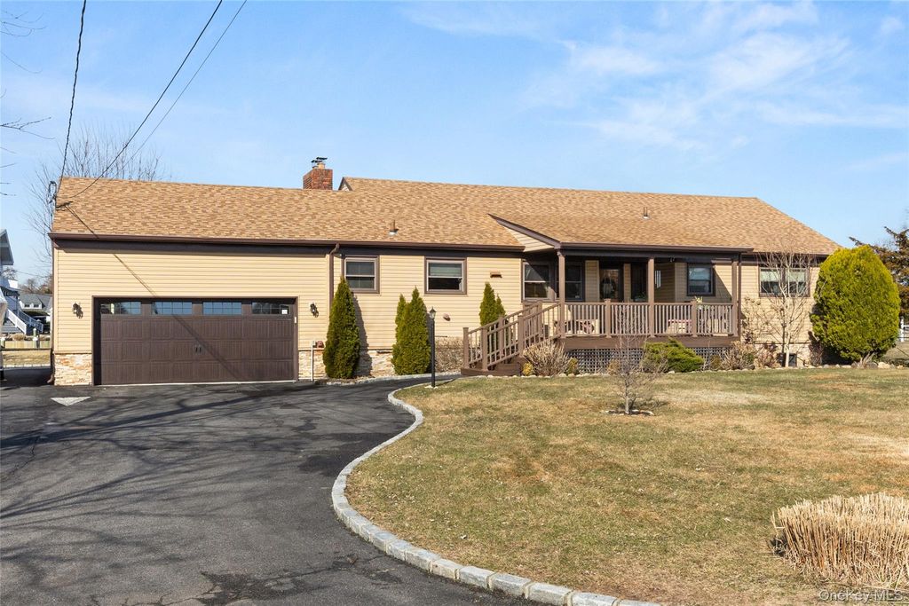 7 Montgomery Lane, Bay Shore, NY 11706