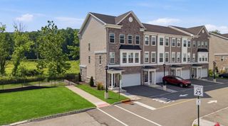 2 Coogan Ct, Morris Plains Boro, NJ 07950
