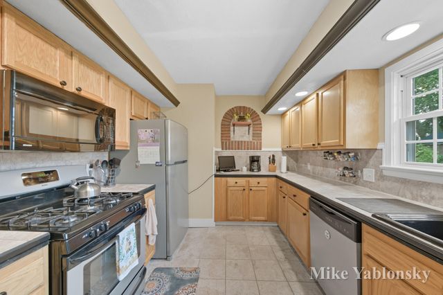 465 Kenwood Street Ne, City Of Grand Rapids, MI 49505