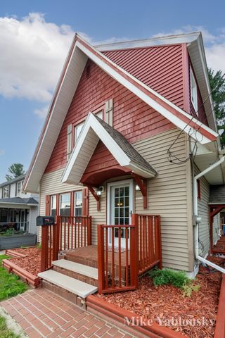 465 Kenwood Street Ne, City Of Grand Rapids, MI 49505