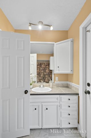 465 Kenwood Street Ne, City Of Grand Rapids, MI 49505