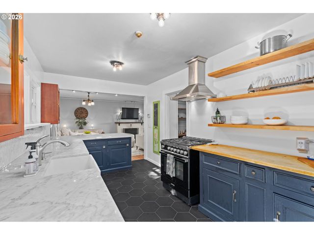 9685 Nw SAINT HELENS Rd, Portland, OR 97231