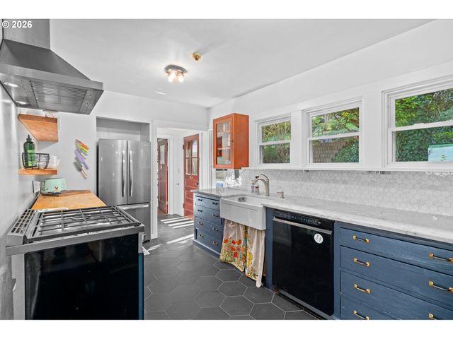 9685 Nw SAINT HELENS Rd, Portland, OR 97231