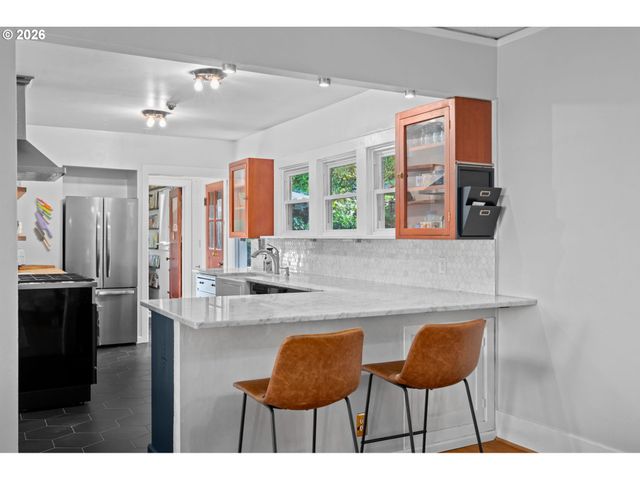 9685 Nw SAINT HELENS Rd, Portland, OR 97231