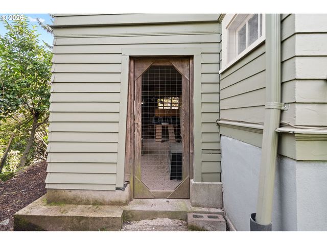 9685 Nw SAINT HELENS Rd, Portland, OR 97231