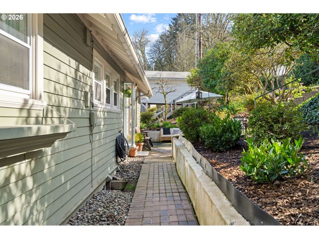 9685 Nw SAINT HELENS Rd, Portland, OR 97231