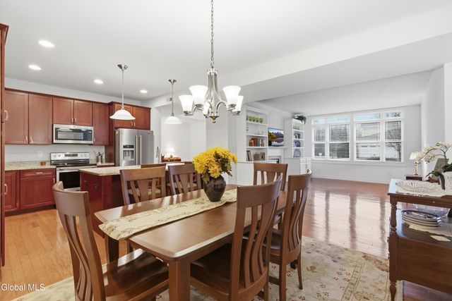 309 Lois Lane, Niskayuna, NY 12304