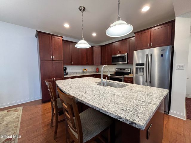 309 Lois Lane, Niskayuna, NY 12304