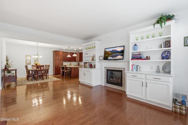 309 Lois Lane, Niskayuna, NY 12304