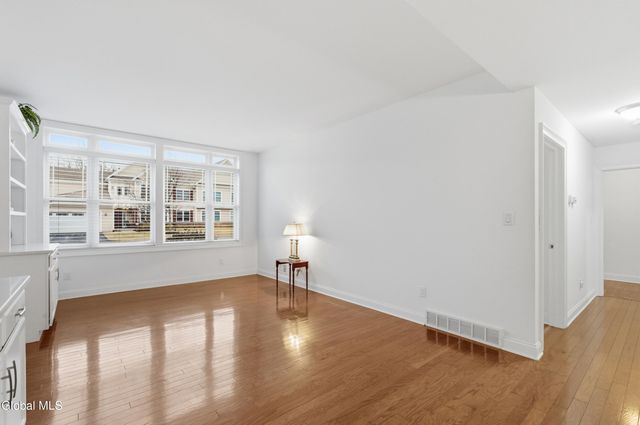 309 Lois Lane, Niskayuna, NY 12304