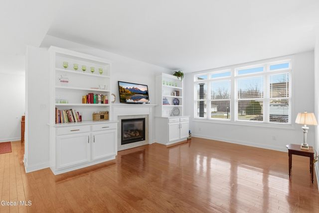 309 Lois Lane, Niskayuna, NY 12304