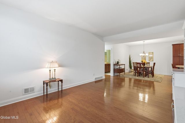 309 Lois Lane, Niskayuna, NY 12304