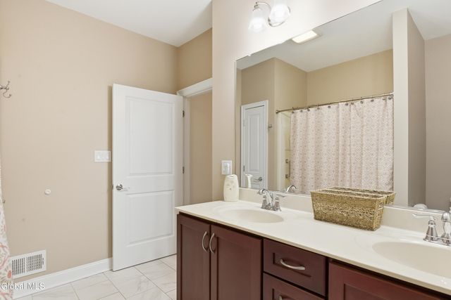 309 Lois Lane, Niskayuna, NY 12304