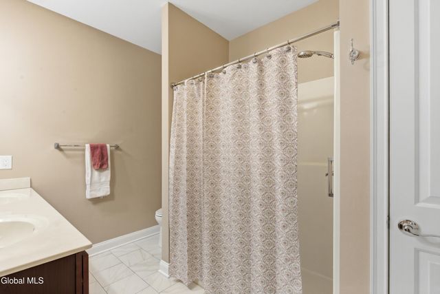 309 Lois Lane, Niskayuna, NY 12304