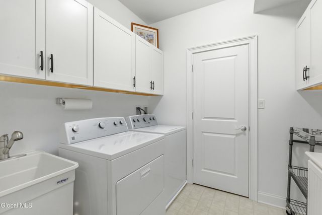 309 Lois Lane, Niskayuna, NY 12304