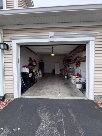 309 Lois Lane, Niskayuna, NY 12304