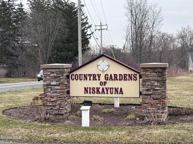 309 Lois Lane, Niskayuna, NY 12304