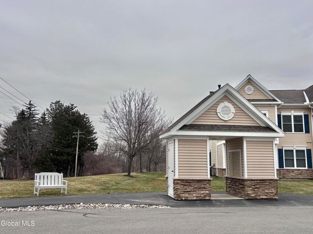 309 Lois Lane, Niskayuna, NY 12304