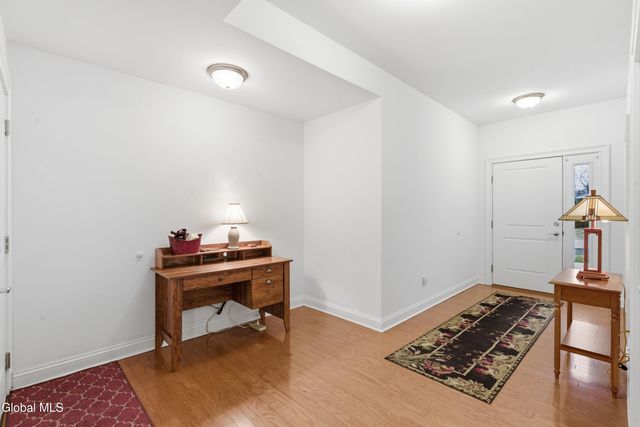 309 Lois Lane, Niskayuna, NY 12304