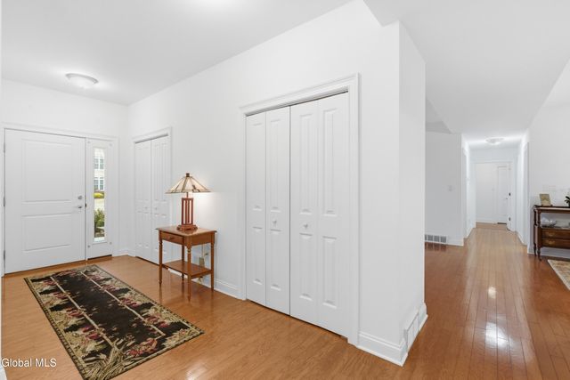 309 Lois Lane, Niskayuna, NY 12304