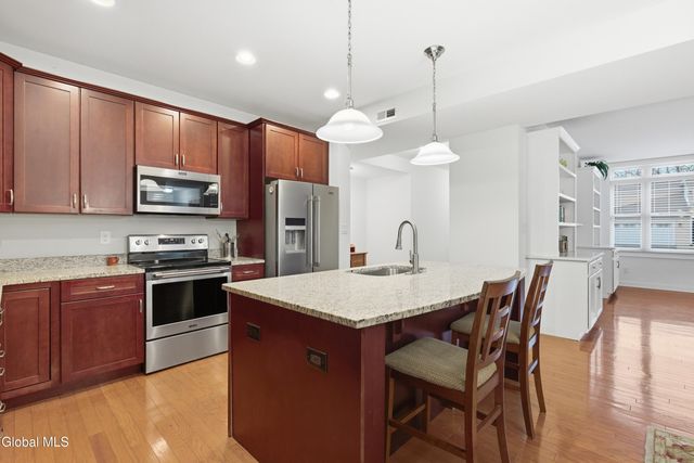 309 Lois Lane, Niskayuna, NY 12304