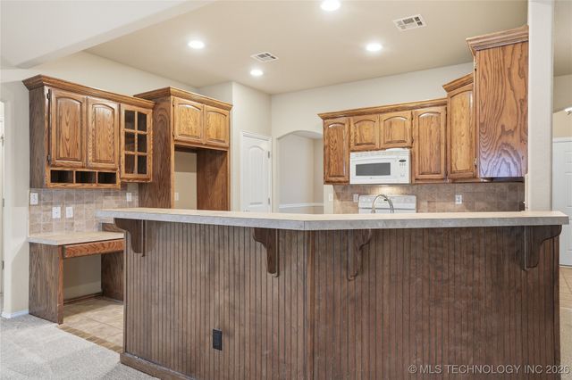 5304 Barr Drive, Sand Springs, OK 74063