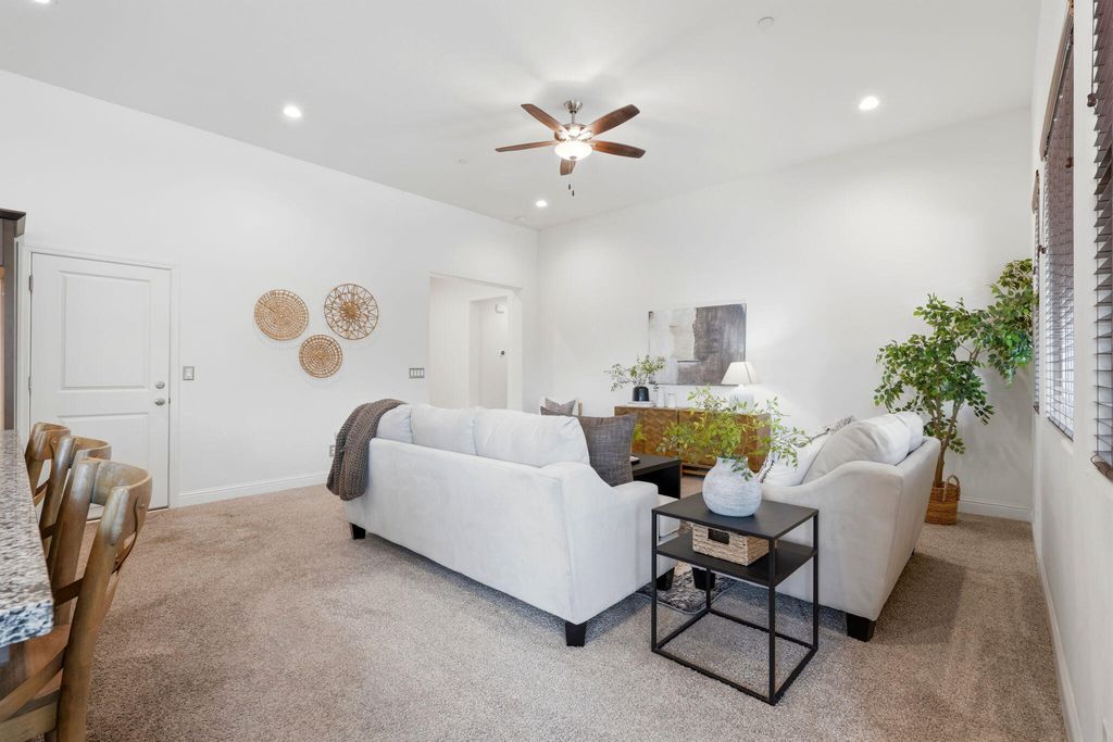 Image 10 of property listing at 1833 W Corvina Avenue, Visalia, CA 93291