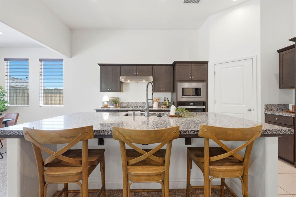 Image 13 of property listing at 1833 W Corvina Avenue, Visalia, CA 93291