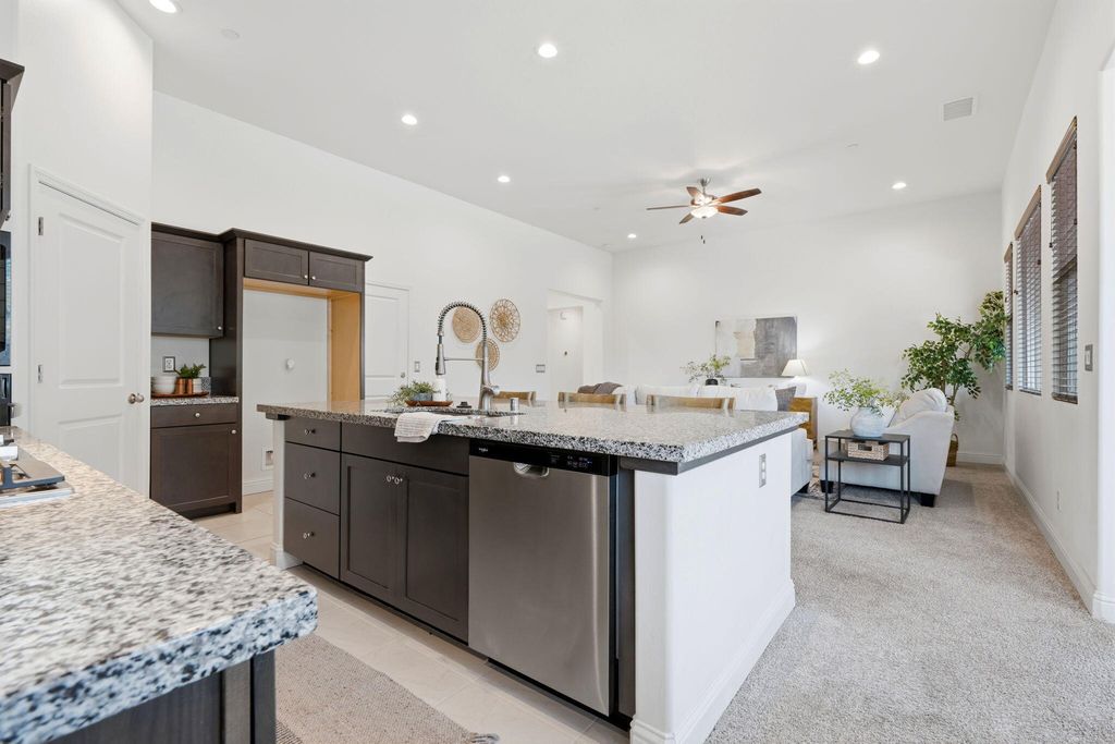 Image 15 of property listing at 1833 W Corvina Avenue, Visalia, CA 93291