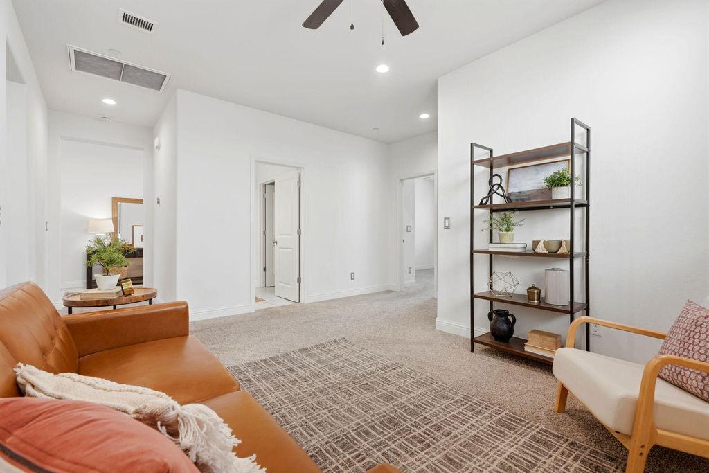 Image 21 of property listing at 1833 W Corvina Avenue, Visalia, CA 93291