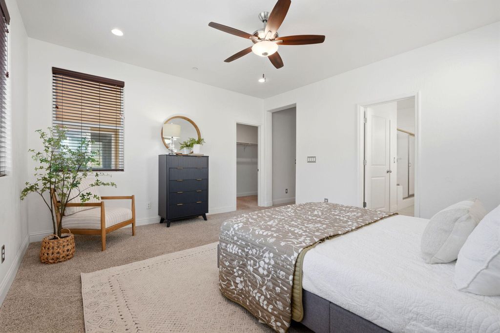 Image 24 of property listing at 1833 W Corvina Avenue, Visalia, CA 93291
