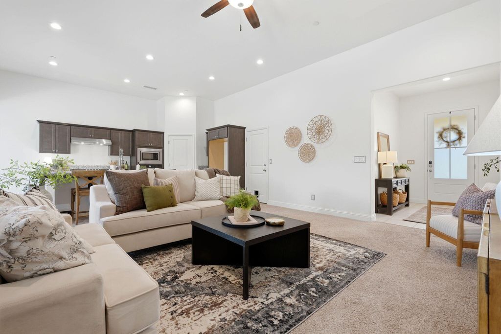 Image 7 of property listing at 1833 W Corvina Avenue, Visalia, CA 93291
