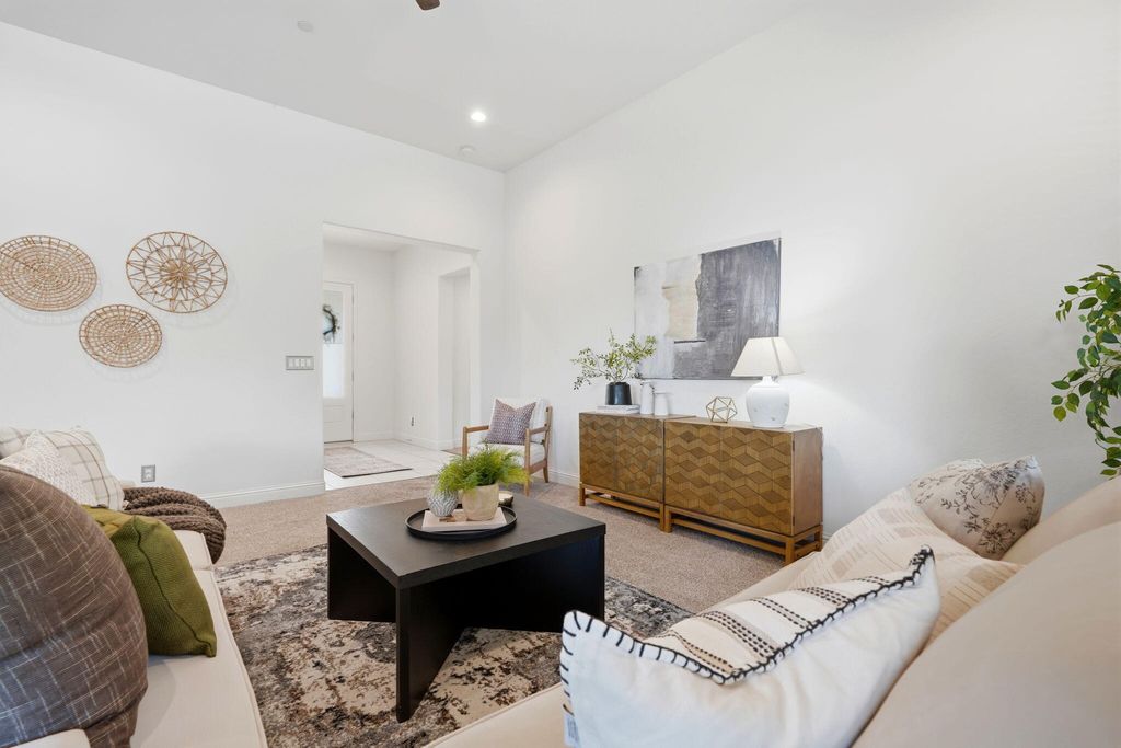 Image 9 of property listing at 1833 W Corvina Avenue, Visalia, CA 93291